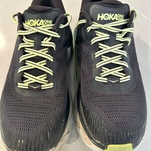 Men’s Hoka Bondi 7 Black Size 11 with yellow trim and laces